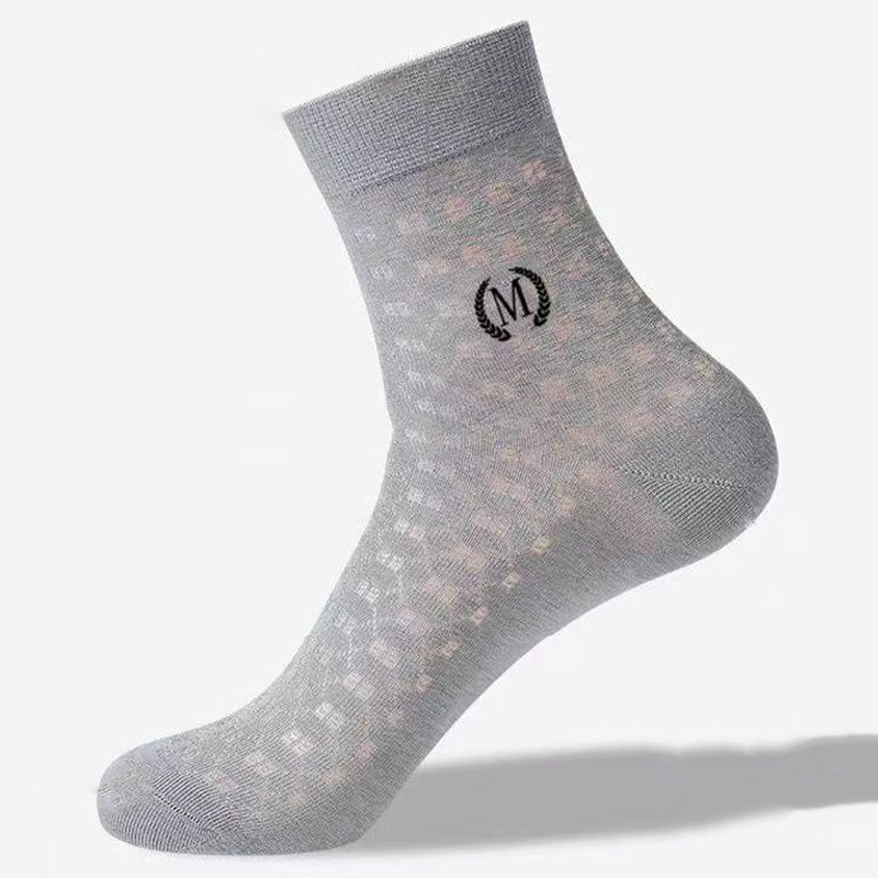 5 tuzinów masturbowanych pończoch w środku lata