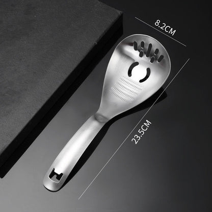 🥄 Uniwersalna łyżka kuchenna 5w1 – 50% ZNIŻKI! OFERTA LIMITOWANA!🔧✨ Ze stali nierdzewnej – łyżka, otwieracz, cedzak, tłuczek do ziemniaków i separator jajek w jednym.Trwała, łatwa w czyszczeniu i niezastąpiona w kuchni! 🍳