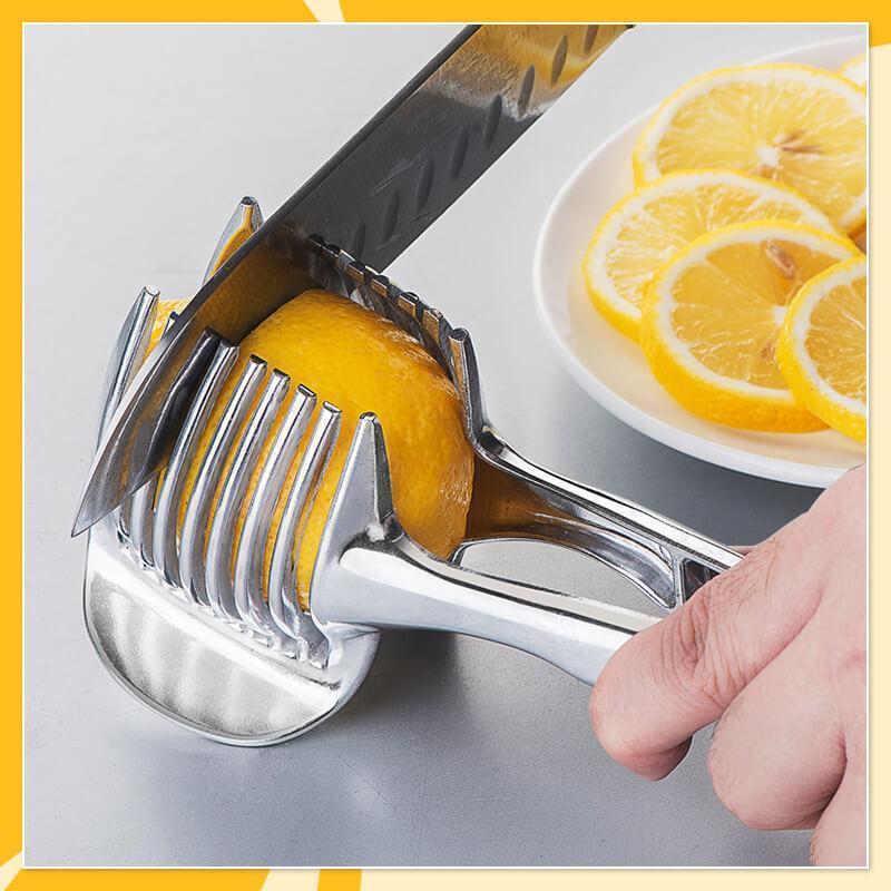 🍋Teraz 50% taniej! Kreatywne narzędzie kuchenne do krojenia w plastry – ręczna krajalnica ze stopu aluminium (materiał bezpieczny w kontakcie z żywnością) oraz uchwyt ułatwiający szybkie krojenie cytryn, pomidorów, cebuli i miękkich owoców lub warzyw.
