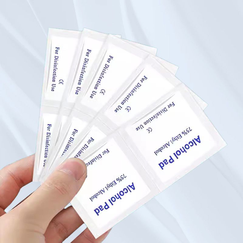 Jednorazowe waciki alkoholowe z 75% etanolem