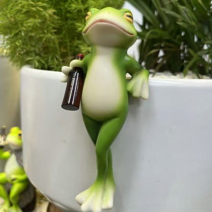 Miniaturowe figurki żab, dekoracje roślinne