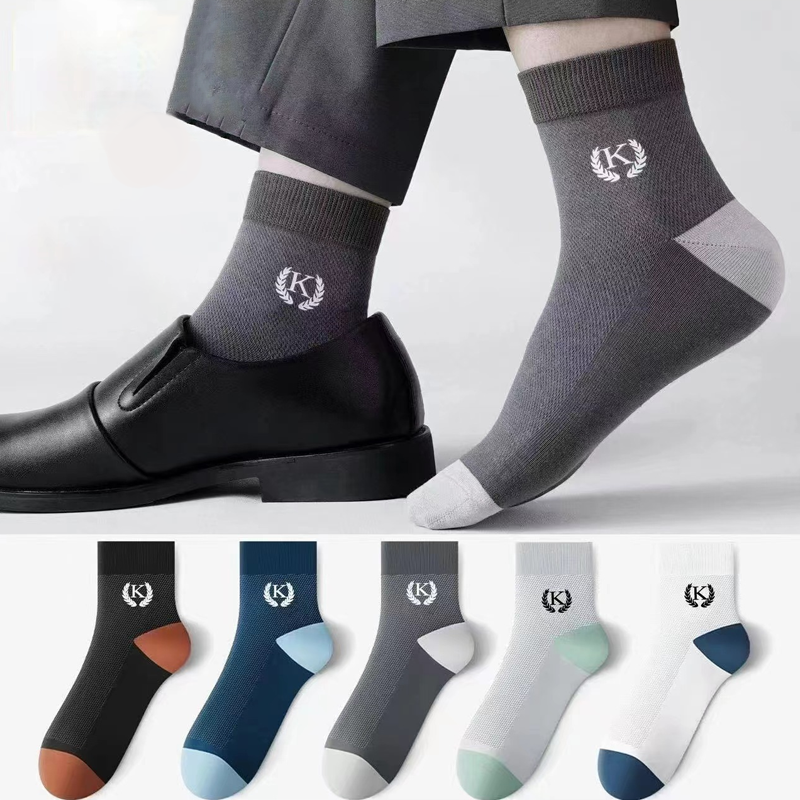 5 tuzinów masturbowanych pończoch w środku lata