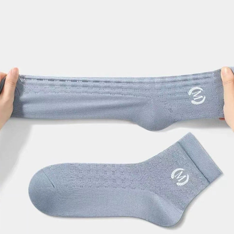 5 tuzinów masturbowanych pończoch w środku lata