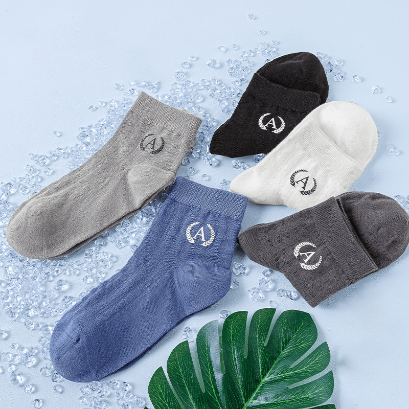 5 tuzinów masturbowanych pończoch w środku lata