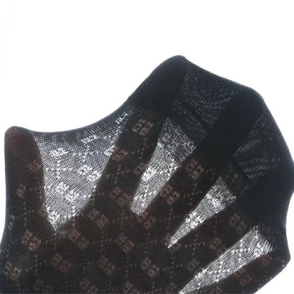 5 tuzinów masturbowanych pończoch w środku lata