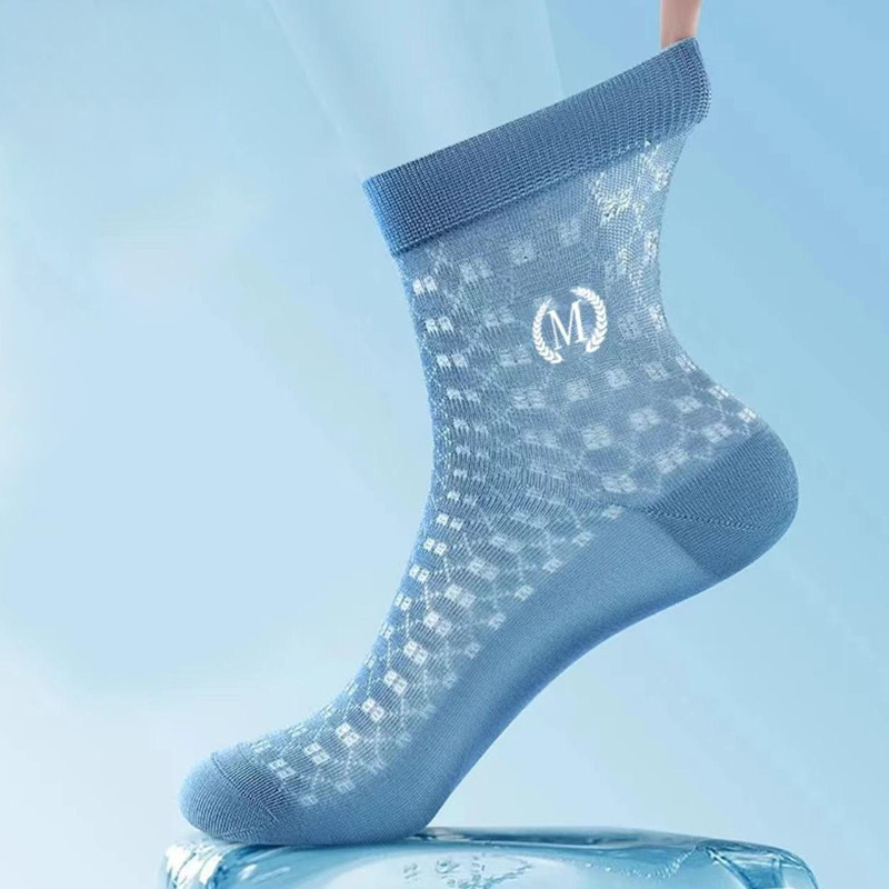 5 tuzinów masturbowanych pończoch w środku lata