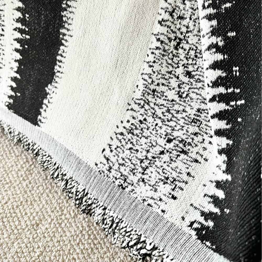 🛋️Stylowy i przewiewny pokrowiec na sofę w paski z tkaniny szenilowej