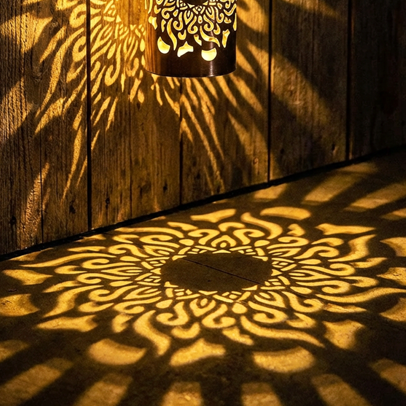 ☀️ Solarna lampa mandala do ogrodu i na taras – 2 w 1: lampa podłogowa i ścienna – Ozdobna dekoracja świetlna w stylu vintage – Odporna na rdzę i trwała ✨🪴🏡