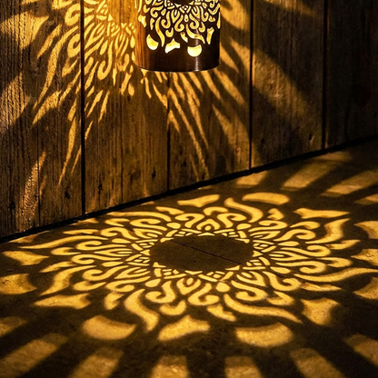 ☀️ Solarna lampa mandala do ogrodu i na taras – 2 w 1: lampa podłogowa i ścienna – Ozdobna dekoracja świetlna w stylu vintage – Odporna na rdzę i trwała ✨🪴🏡