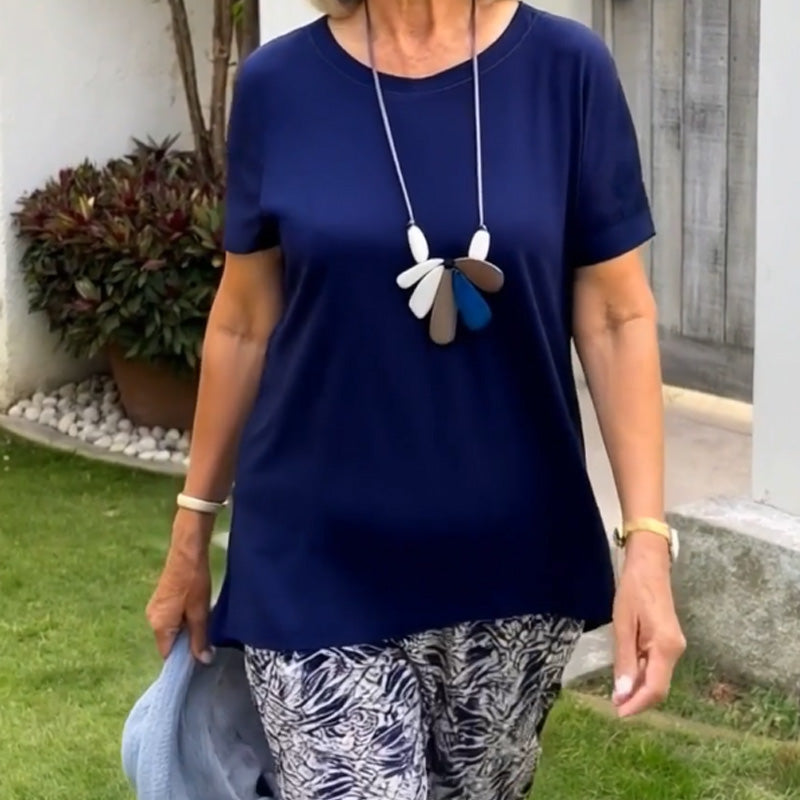 Zestaw składający się z jednokolorowej bluzki i spodni w stylu tie-dye