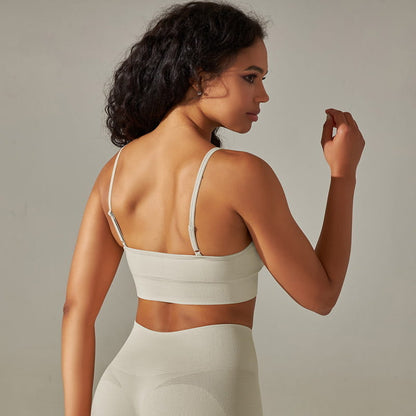 Einfarbige stylische Workout-Kleidung für Frauen (separat erhältlich)