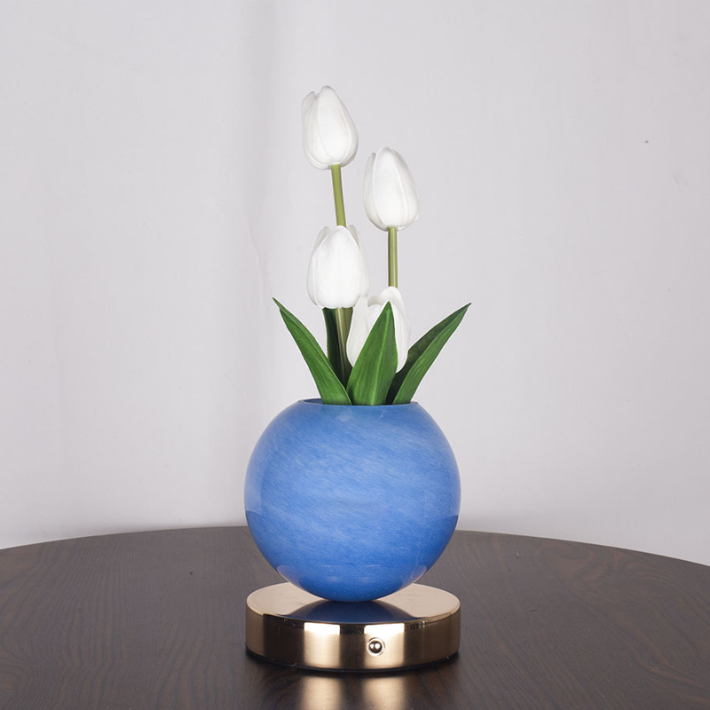 ✨ Elegancka Lampka Nocna z Bukietem Tulipanów – Piękna Dekoracja i Miękkie Światło ✨