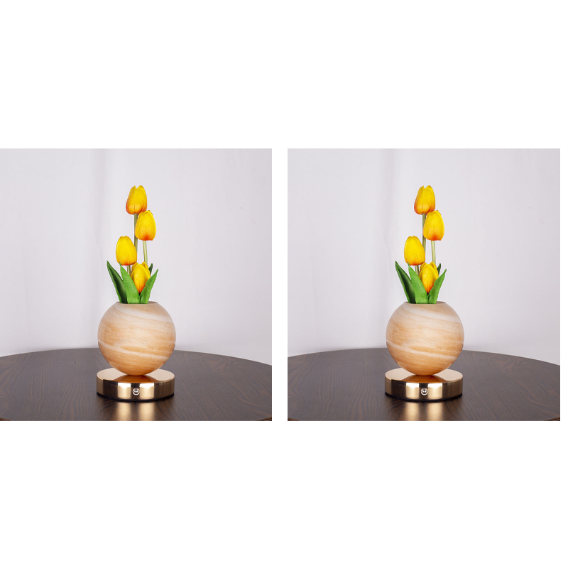 ✨ Elegancka Lampka Nocna z Bukietem Tulipanów – Piękna Dekoracja i Miękkie Światło ✨