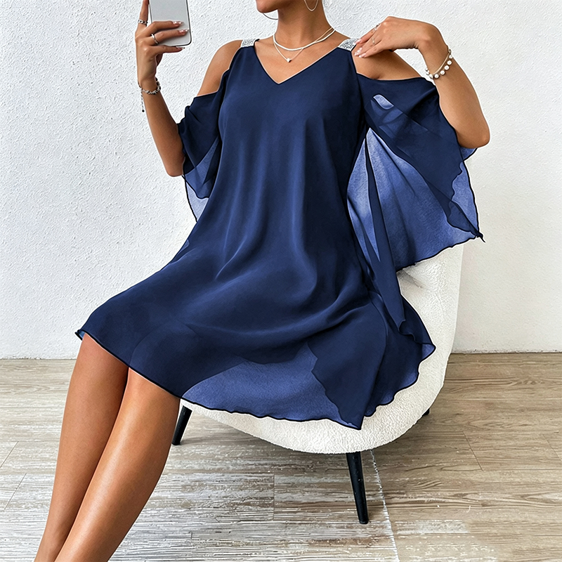 🍃🌸 OFERTA LIMITOWANA: 50% TANIEJ! 👗Wszechstronna sukienka z dekoltem w serek i odkrytymi ramionami – miękka i wygodna – idealna zarówno na dzień, jak i na wieczór.