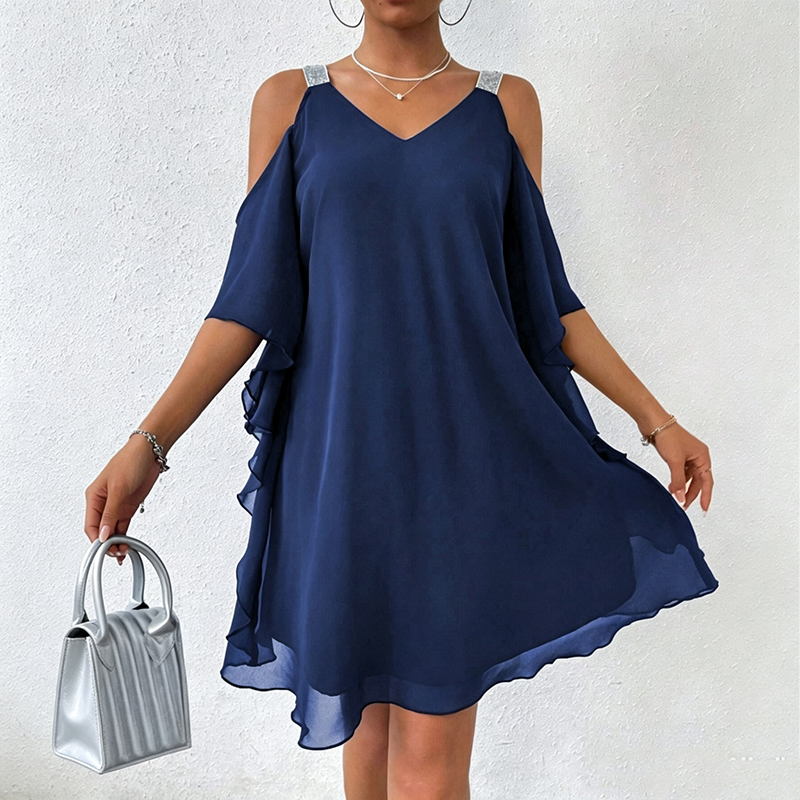 🍃🌸 OFERTA LIMITOWANA: 50% TANIEJ! 👗Wszechstronna sukienka z dekoltem w serek i odkrytymi ramionami – miękka i wygodna – idealna zarówno na dzień, jak i na wieczór.