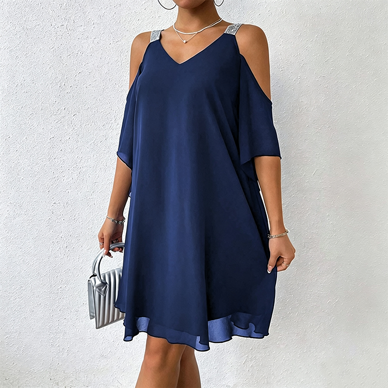 🍃🌸 OFERTA LIMITOWANA: 50% TANIEJ! 👗Wszechstronna sukienka z dekoltem w serek i odkrytymi ramionami – miękka i wygodna – idealna zarówno na dzień, jak i na wieczór.