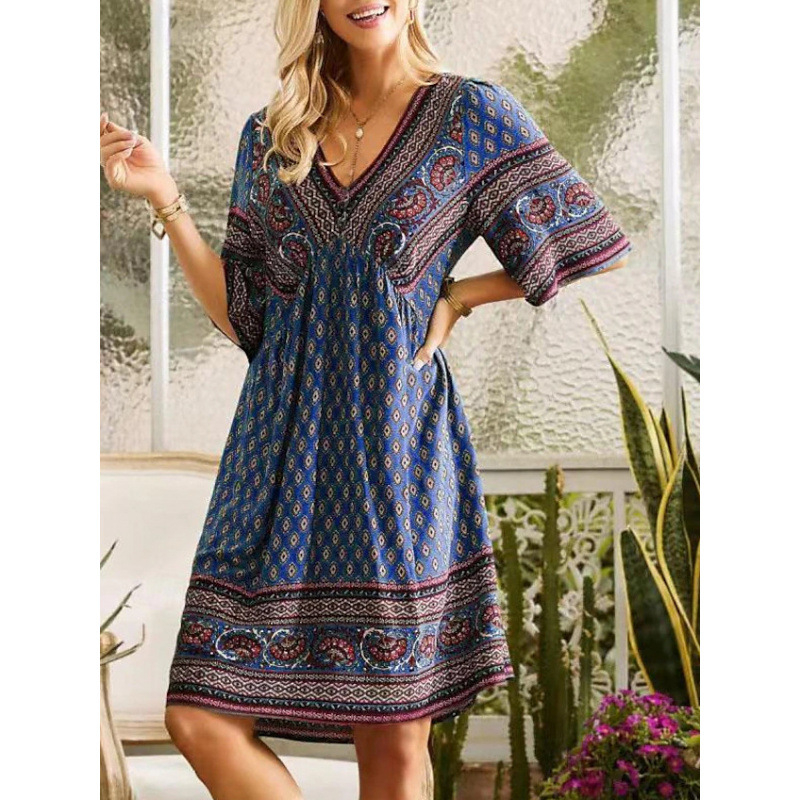 🌿☀️ TYLKO TERAZ –50%! 🌸 Damska sukienka boho w kwiaty z dekoltem w serek – wyraziste kwiatowe wzory i zwiewne rękawy