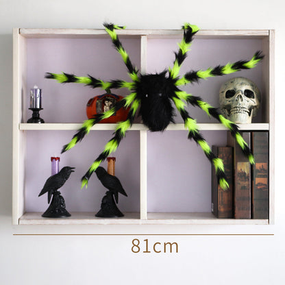 Gigantyczny pająk do dekoracji zewnętrznych na Halloween