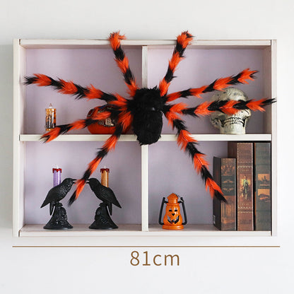 Gigantyczny pająk do dekoracji zewnętrznych na Halloween